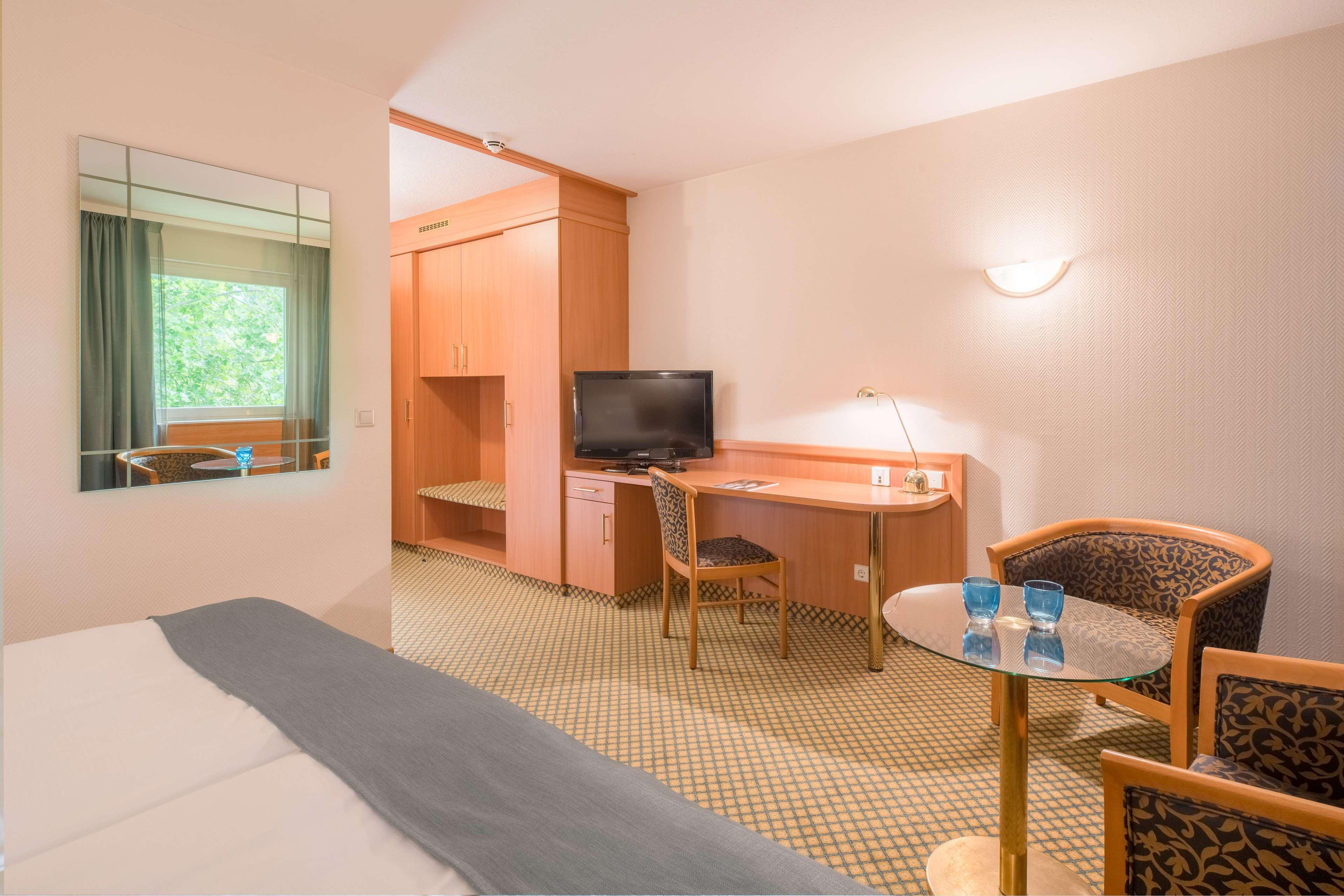 เบสต์ เวสเทิร์น พลัส โฮเทล เฟลล์บัค-ชตุทท์การ์ท Hotel เฟลบาค ภายนอก รูปภาพ